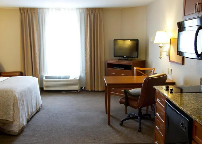 Candlewood Champaign-urbana Area By Ihg 3*